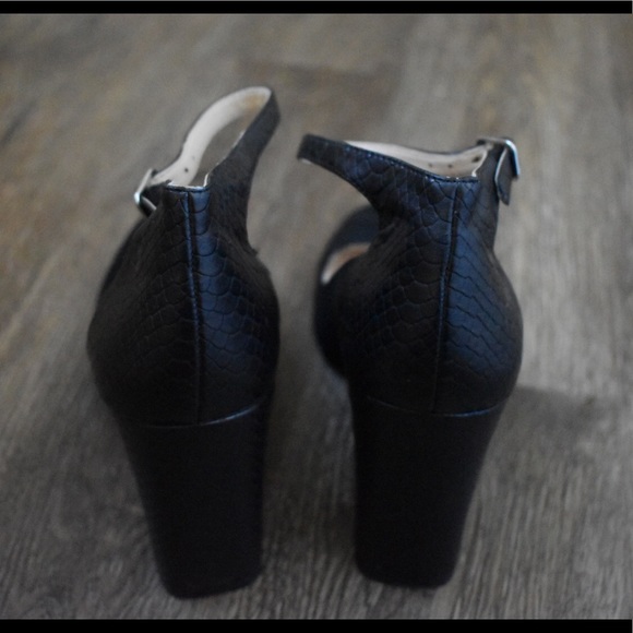 Black High Heels - Picture 2 of 4